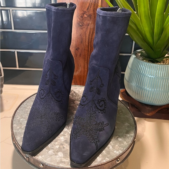Rebel | Avery Blue Suede Embroidered Ankle Snip Toe Boots - Picture 4 of 10